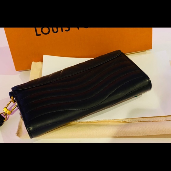 Louis Vuitton Clutch/Wallet - Picture 4 of 8